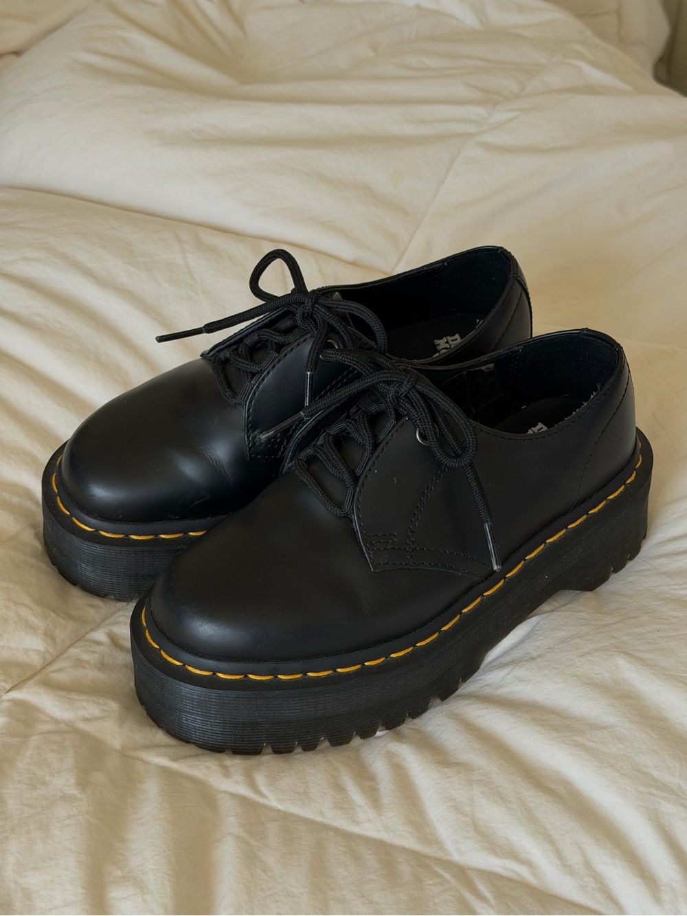 Women’s Dr. Martens Jarrick Lo platform black